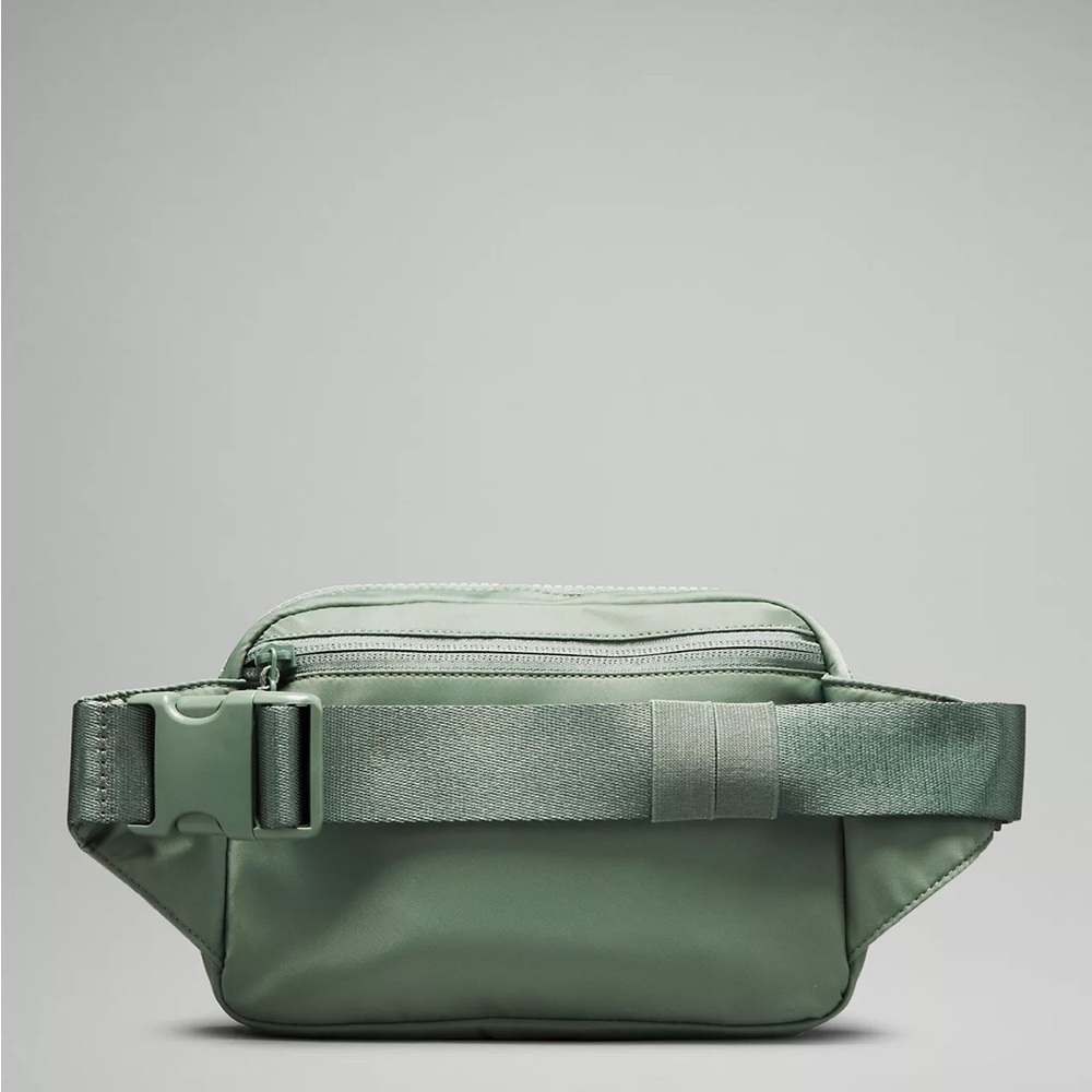 Lululemon Everywhere Belt Bag Large 2L- Grey Eucalyptus - Picture 3 of 6